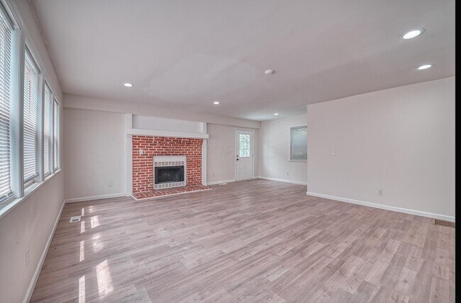 Building Photo - 1139 Miller Ave