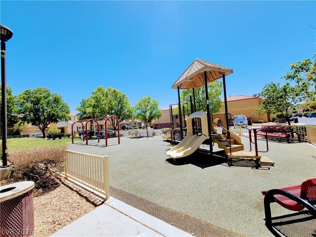 Building Photo - 9275 Hollander Ave