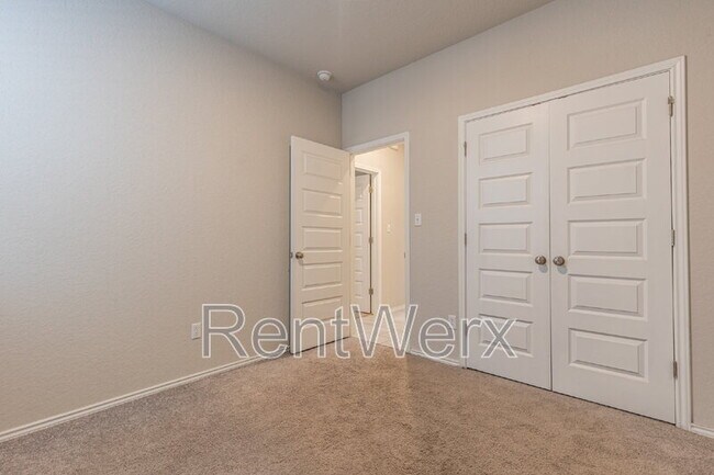 Building Photo - 10110 Jardin Verde