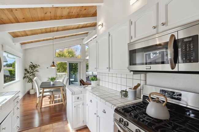 Building Photo - 144 Provincetown Ct