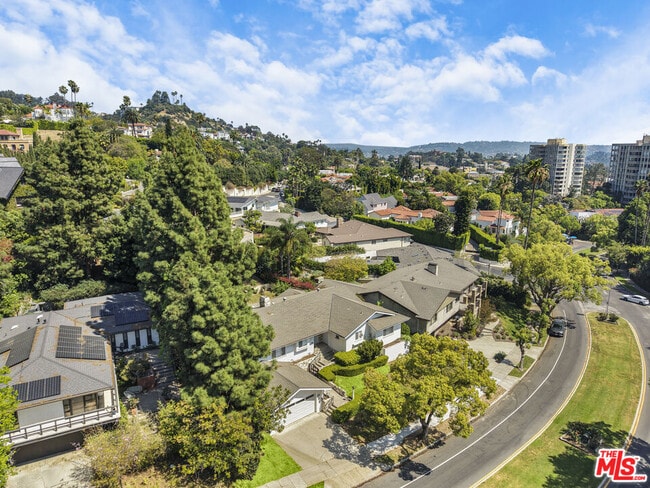 Building Photo - 2332 Hillhurst Ave