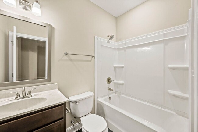 Building Photo - Beautiful Like-New Split Foyer Home Off Ex...