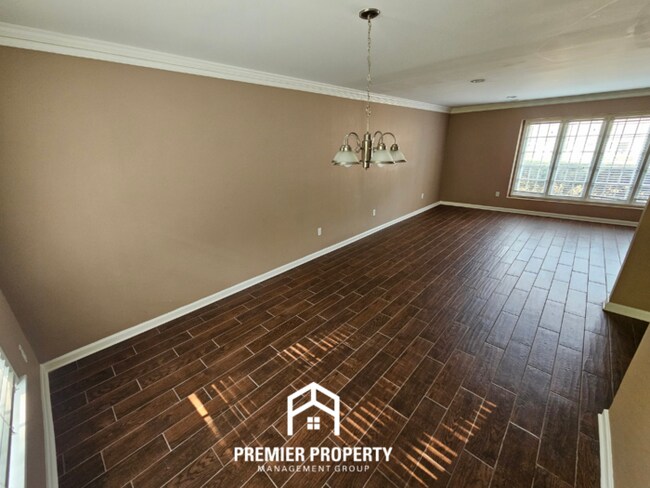 Building Photo - 2116 Rolling Valley Dr