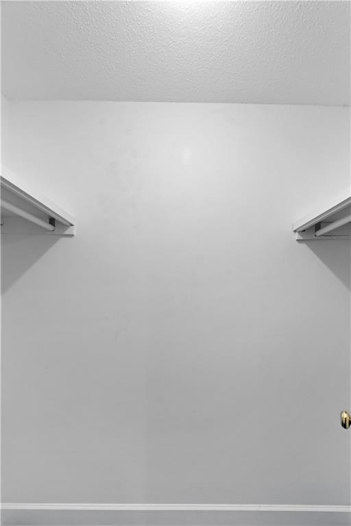 Building Photo - 204 Maple St