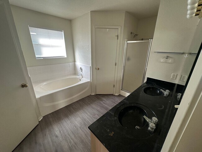 Building Photo - AVAILABLE NOW! - 2 WEEKS FREE!