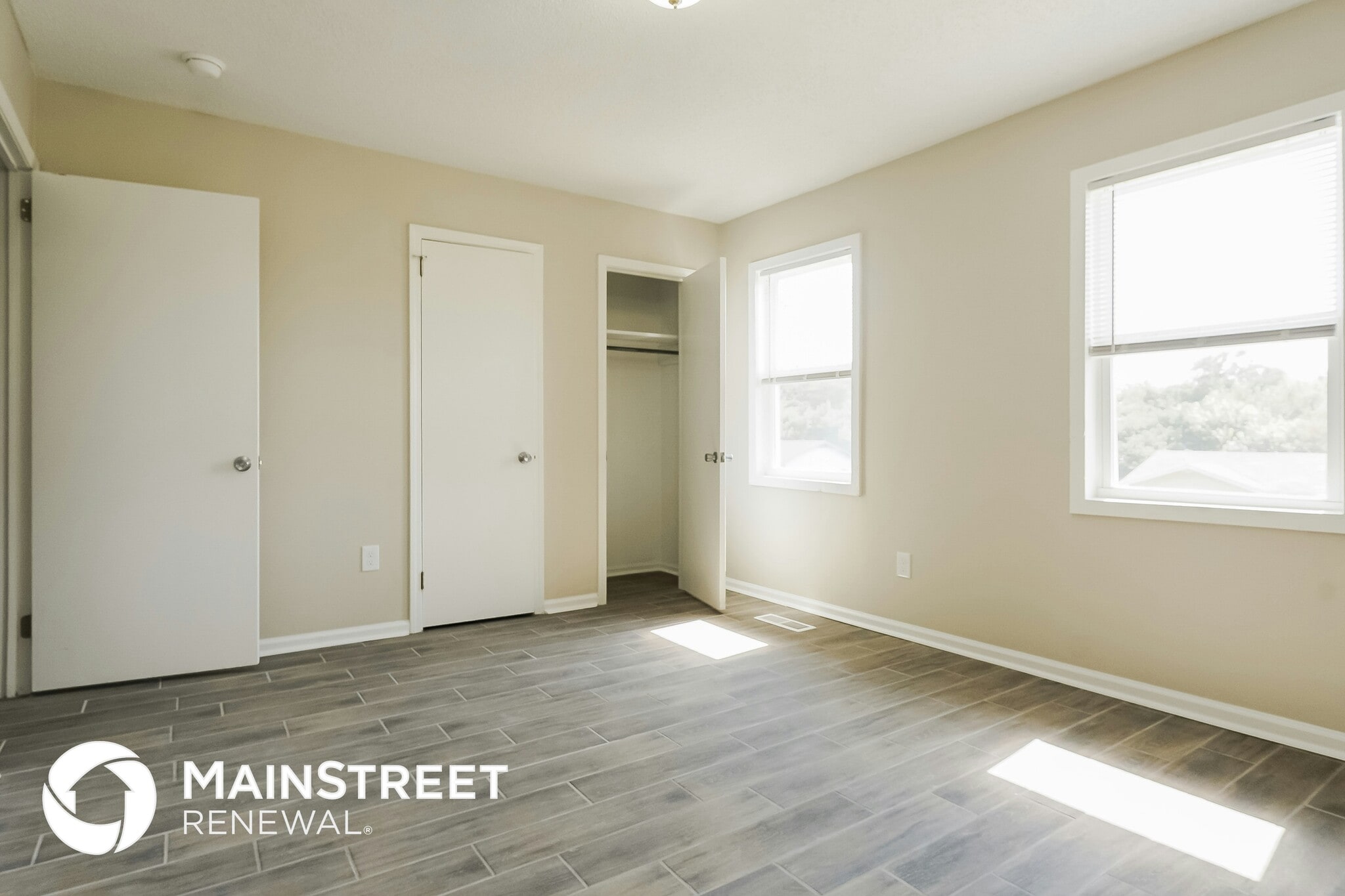 Building Photo - 1833 Huntington Dr