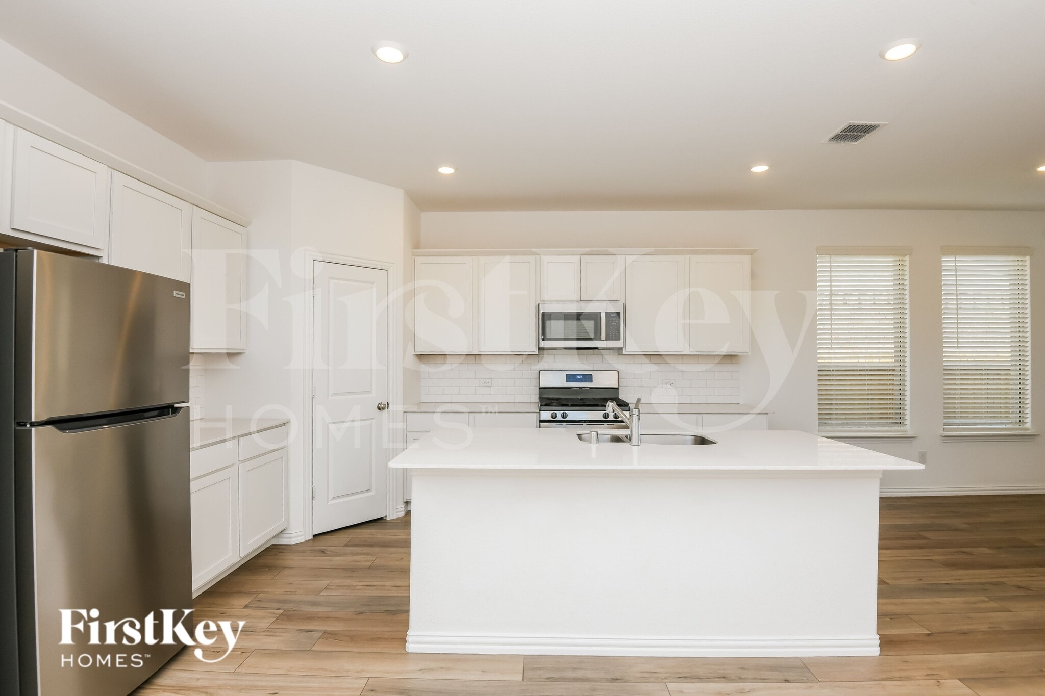 Building Photo - 2512 Northcote Dr