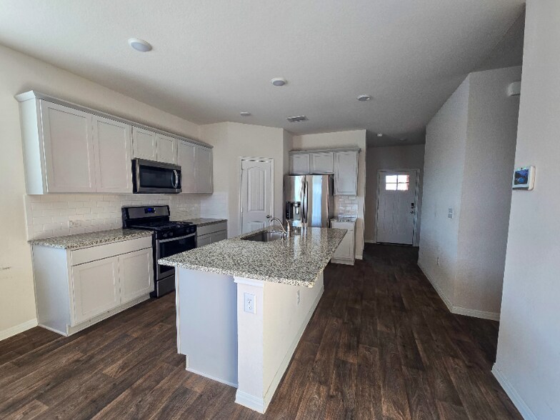 Building Photo - 109 Brody Ln