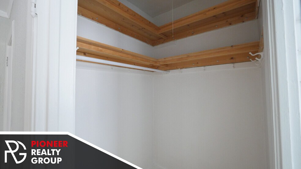 Building Photo - 556 W Arlington Pl