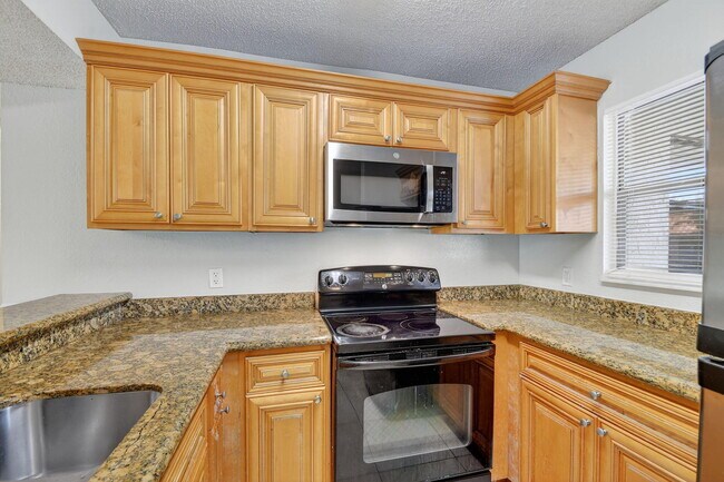 Building Photo - 1701 Balfour Point Dr