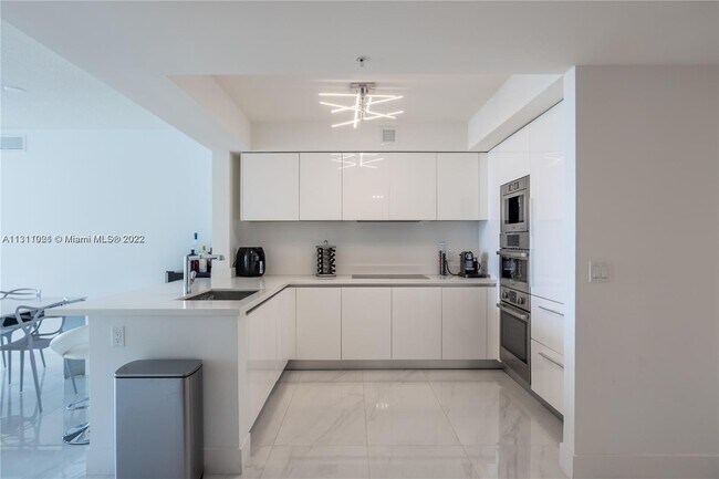 Building Photo - 330 Sunny Isles Blvd