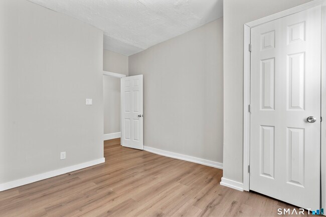 Building Photo - 394 Gregory St