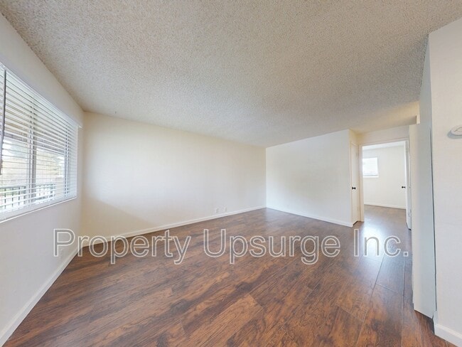 Building Photo - 445 Nelson Ave