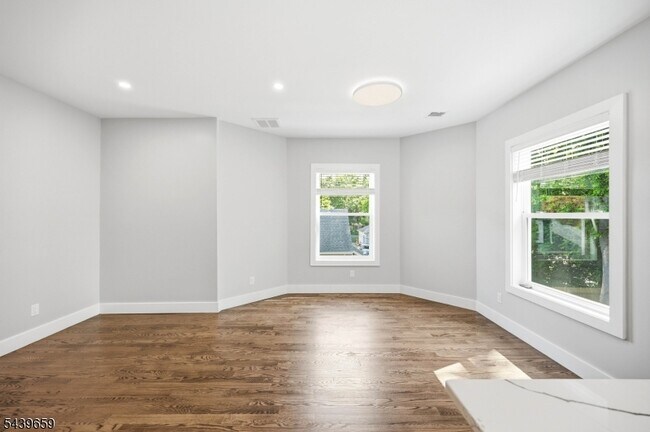 Building Photo - 40 Jardine Rd
