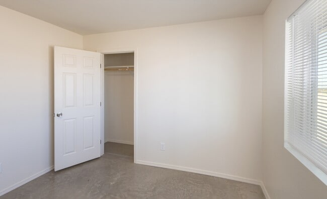 Building Photo - 20661 Leavitt Ln