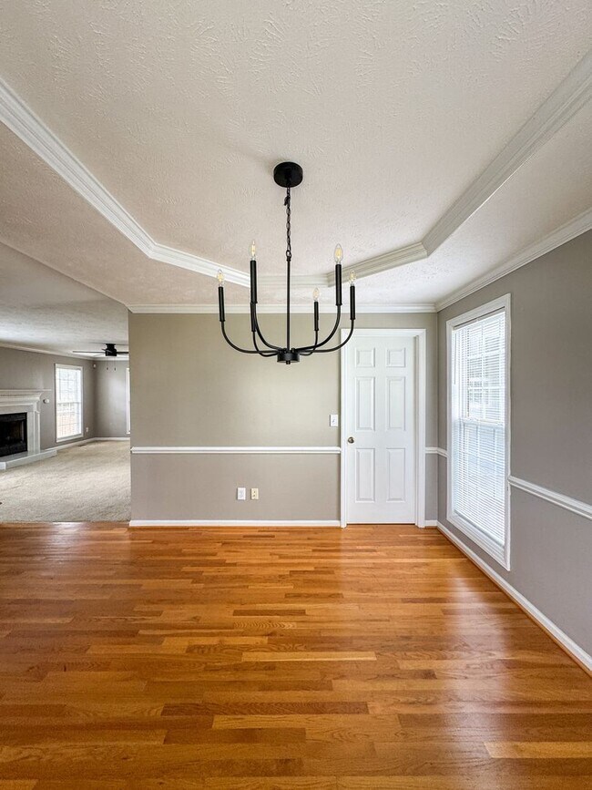 Building Photo - Cute 3 Bed 2.5 Bath Home in Fayetteville with Fenced Yard