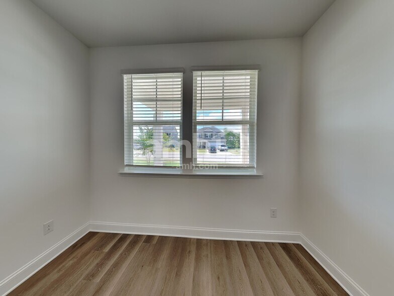 Building Photo - 1015 Bevington Dr