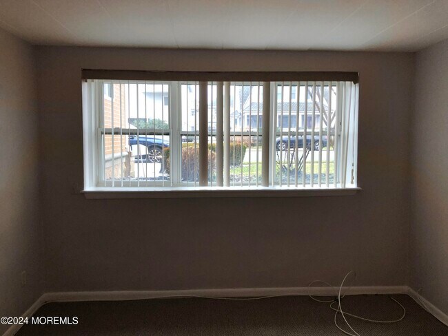 Building Photo - 200 Ocean Park Ave