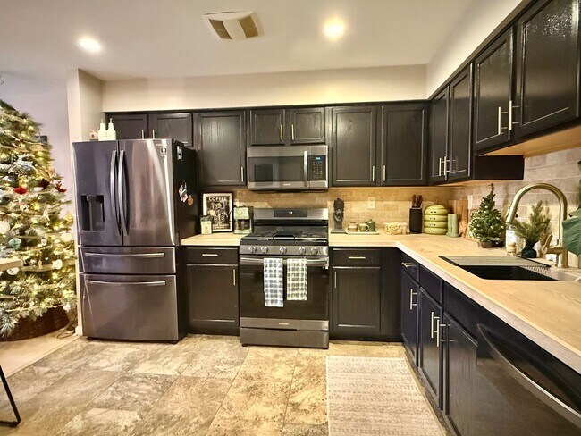 Building Photo - 602 Hamilton St