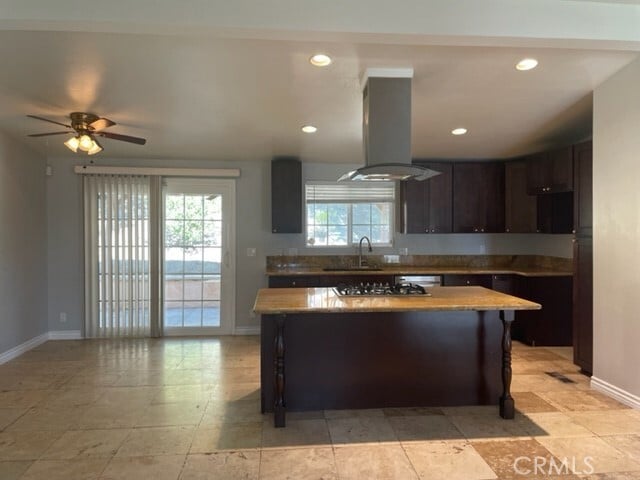 Building Photo - 5640 Greenbriar Dr