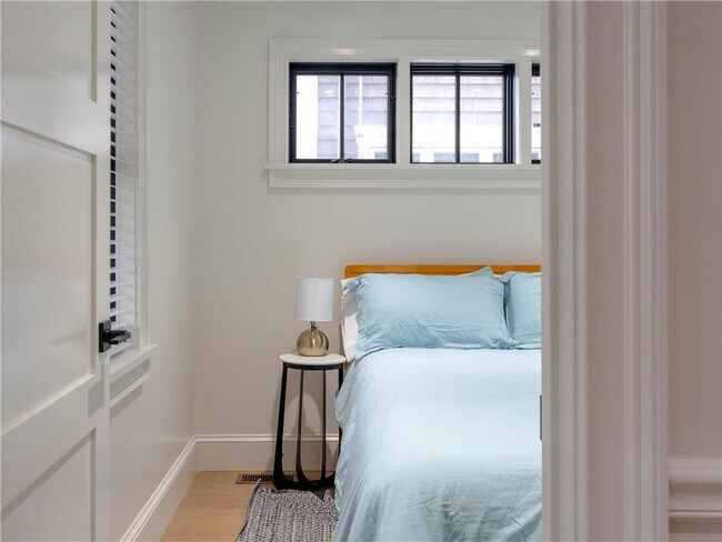 Building Photo - 7 Dearborn St