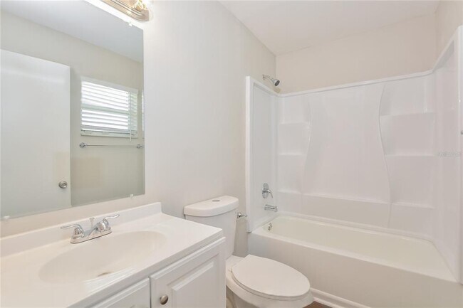 Building Photo - 2801 Fern Ln