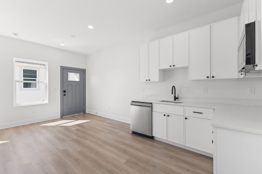 Building Photo - 2523 13th Ave N