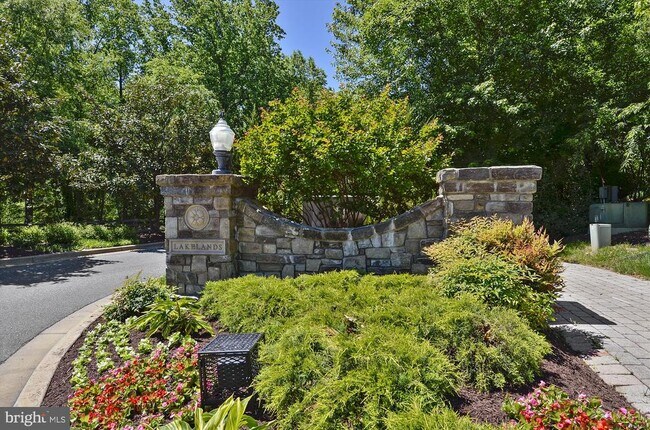 Building Photo - 422 Sheila St