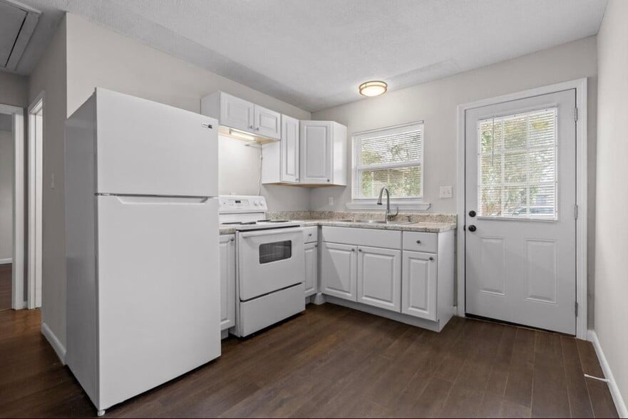 Building Photo - 4331 Lazard St