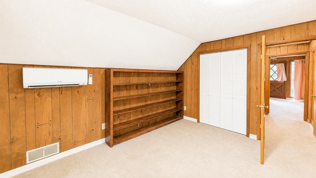 Building Photo - Well maintained Swannanoa Rental Home!