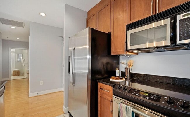 Building Photo - Very Nice Apartment Steps to Tenleytown Me...