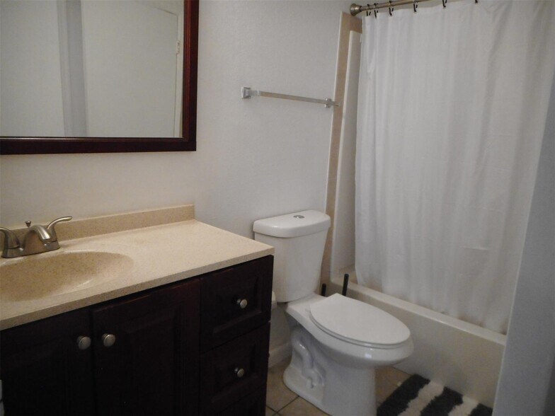 Building Photo - 2866 S University Dr