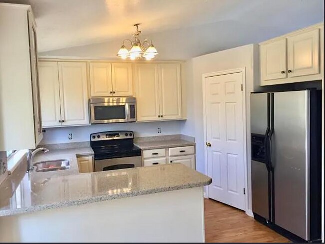 Building Photo - Coming soon! 6 Bedroom/3 Bathroom House in West Jordan