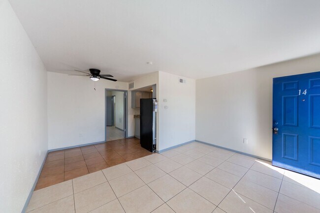 Building Photo - HALF OFF ON FIRST MONTHS RENT MOVE-IN SPECIAL