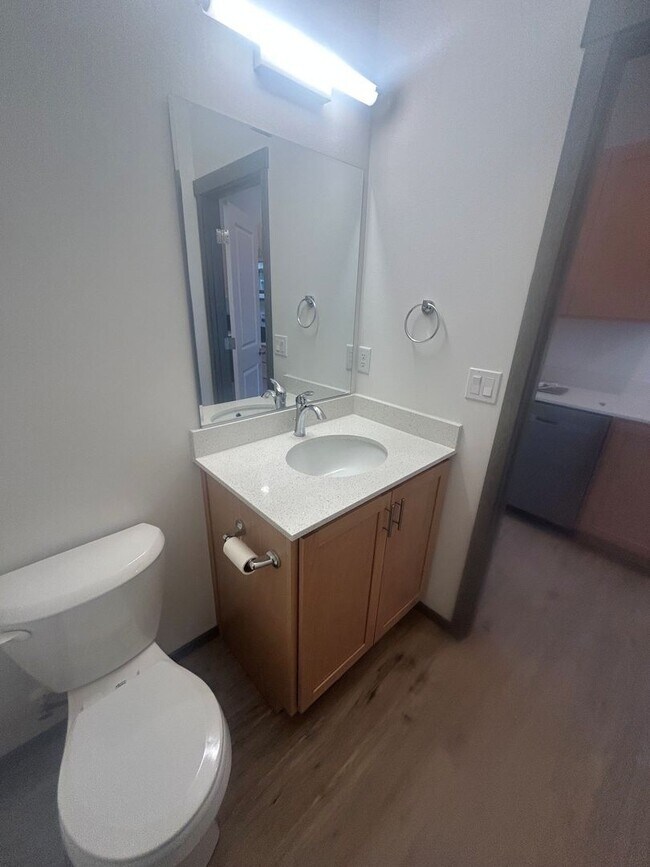 Building Photo - Windergreen Townhome