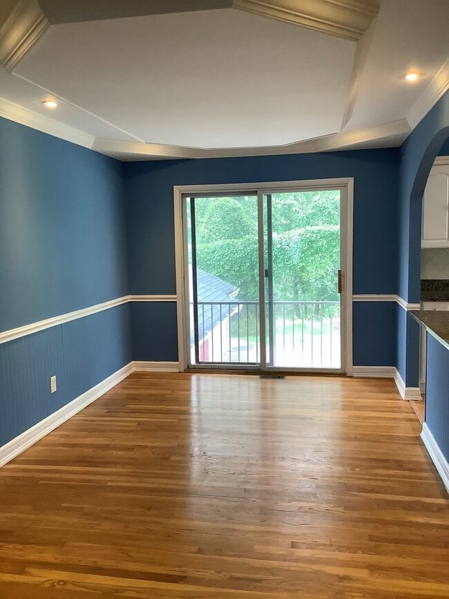 Building Photo - SPACIOUS SINGLE FAMILY HOME FOR RENT