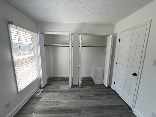 Building Photo - 48 Fox Run Ln