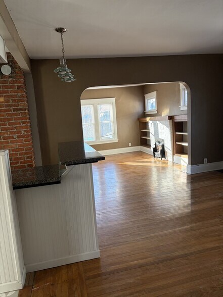 Building Photo - 159 Carmel Rd