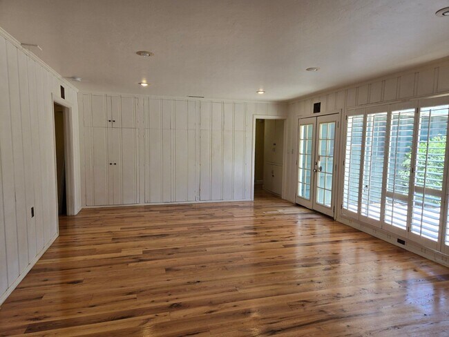 Building Photo - Large home near SDSU available immediately.