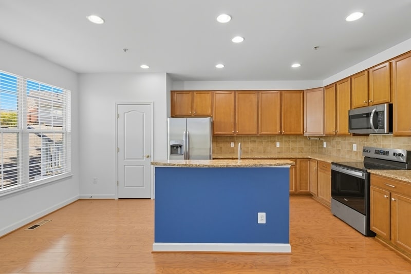 Building Photo - 613 Spectator Ave