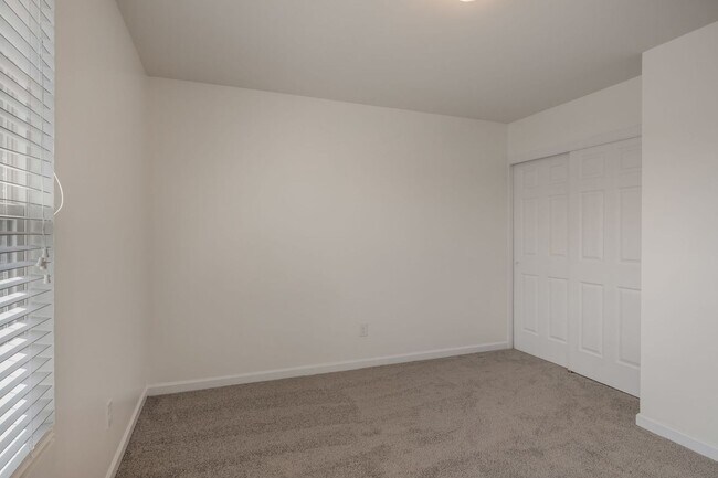 Building Photo - Beautiful 4bd 2.5ba home with Community Am...