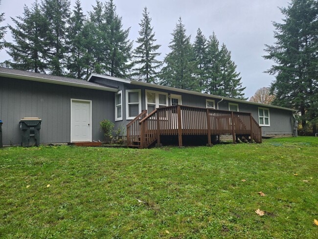 Building Photo - 4 Bedroom 2 Bath