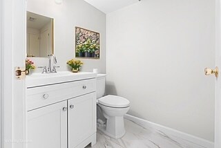 Building Photo - 238 E Gay St