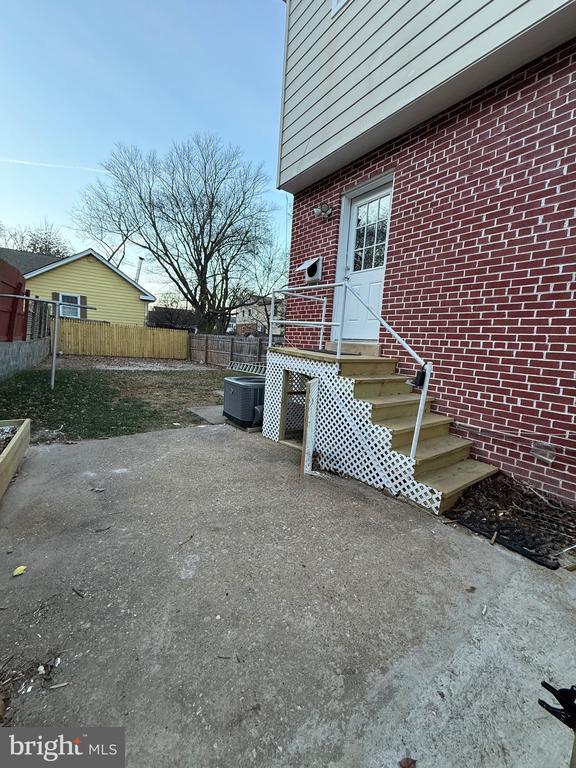 Building Photo - 5852 Mt Vernon Dr