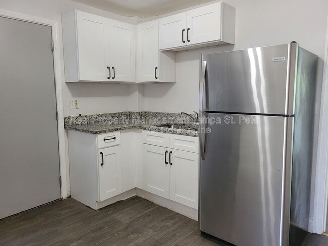 Building Photo - 618 17th Ave S