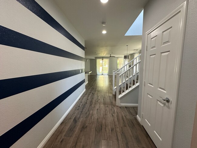 Building Photo - Beautiful Home in the Paseos of Summerlin!