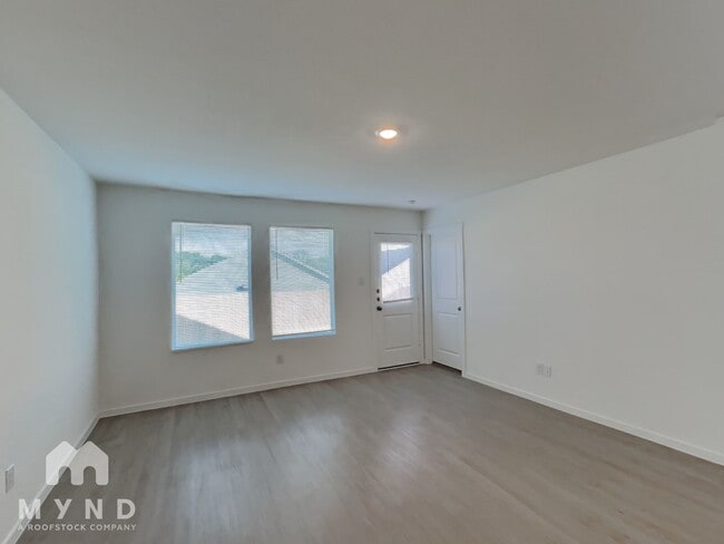 Building Photo - 1262 Basswood Dr
