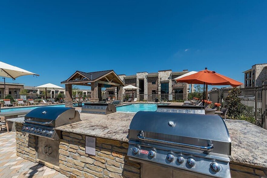 Building Photo - 6300 F 423