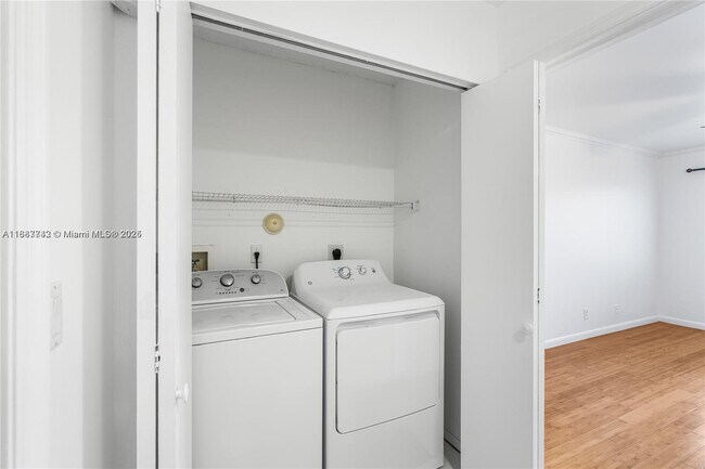 Building Photo - 1162 SW 44th Ave