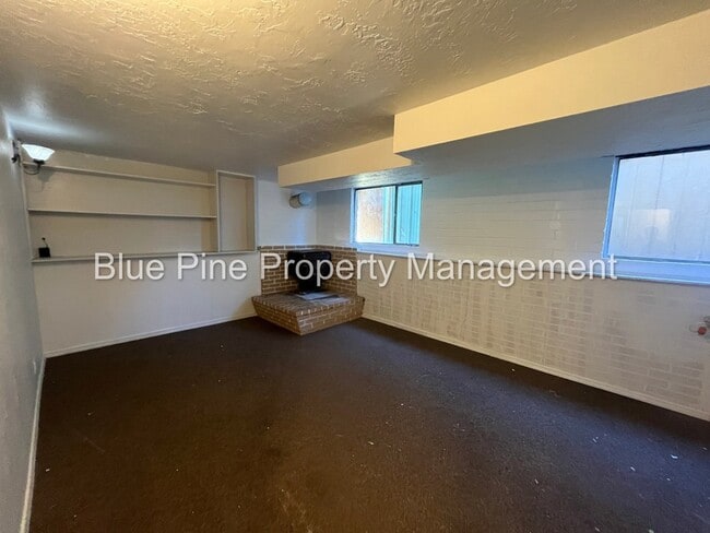 Building Photo - 2206 Wahlquist Dr